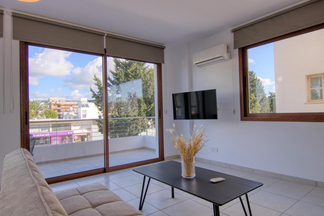 Phaedrus Living: Flat 103 Apartment *